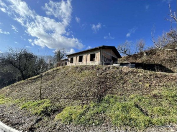 casa indipendente in vendita a Neviano degli Arduini in zona Piazza