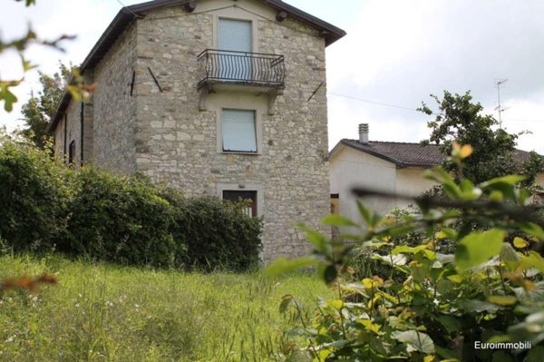 casa indipendente in vendita a Neviano degli Arduini in zona Piazza