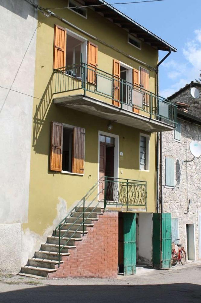 casa indipendente in vendita a Neviano degli Arduini in zona Piazza