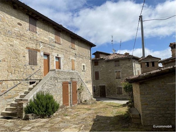 casa indipendente in vendita a Neviano degli Arduini in zona Piazza