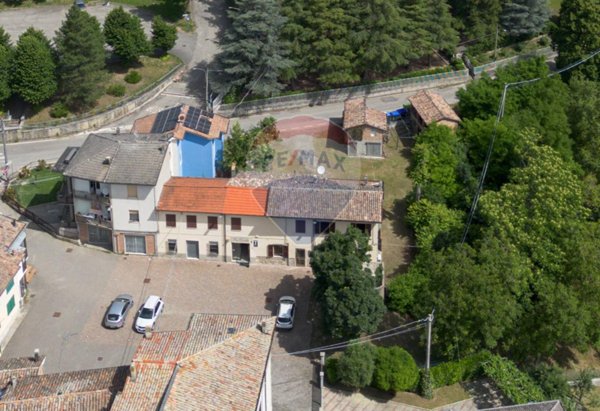 casa indipendente in vendita a Neviano degli Arduini in zona Piazza