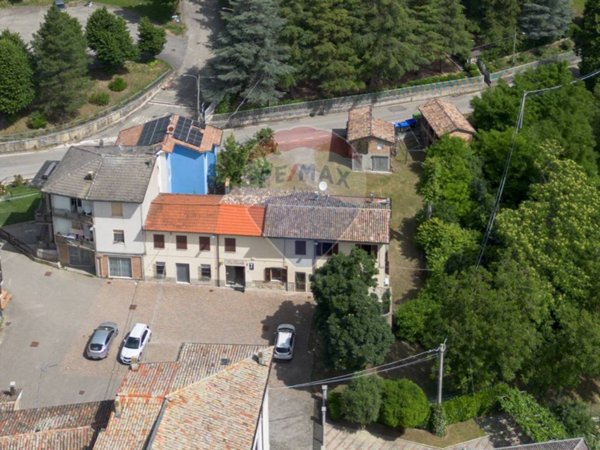 casa indipendente in vendita a Neviano degli Arduini in zona Piazza
