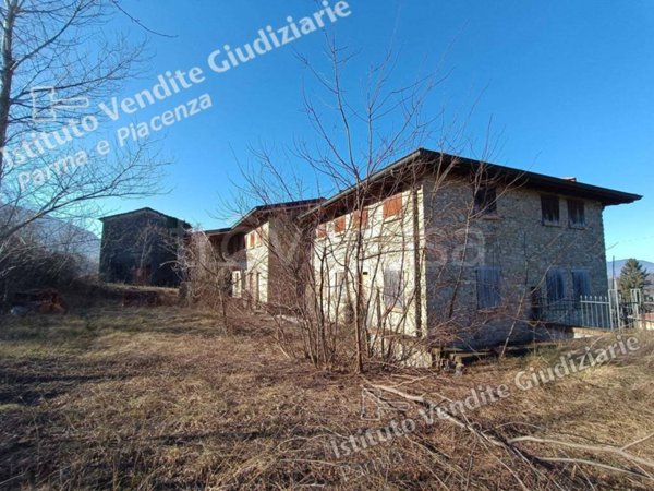 terreno edificabile in vendita a Neviano degli Arduini in zona Sasso