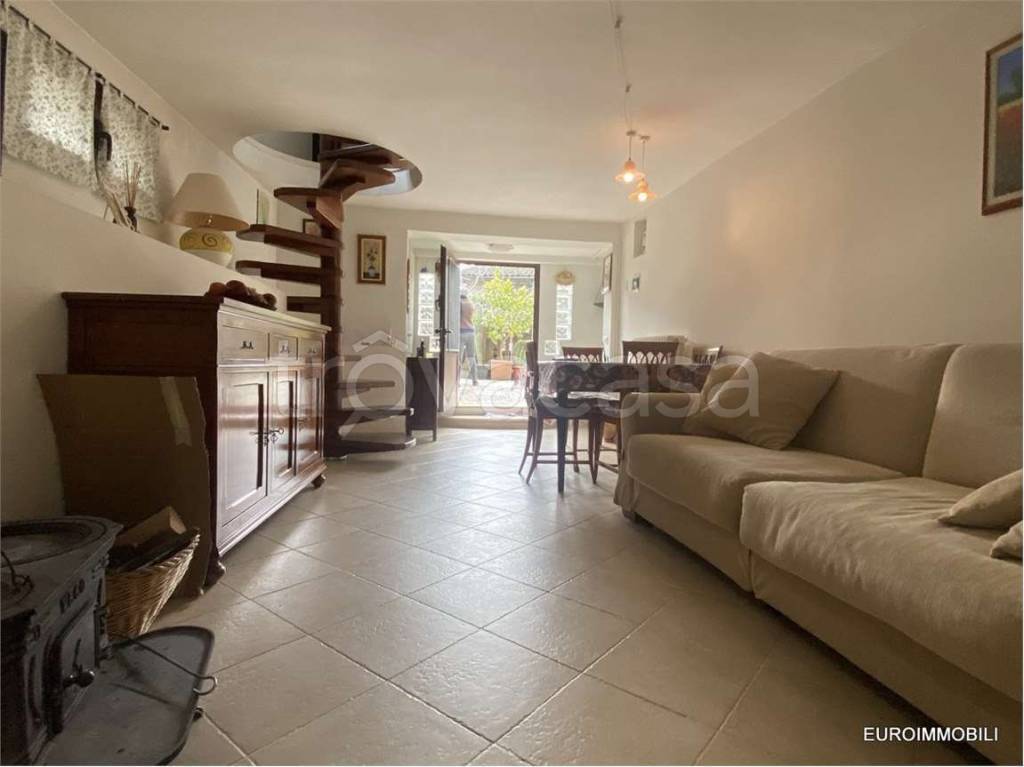 casa indipendente in vendita a Neviano degli Arduini in zona Bazzano