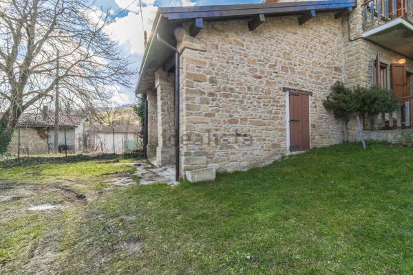 appartamento in vendita a Neviano degli Arduini in zona Sasso