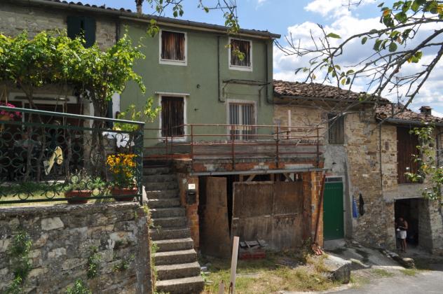 casa indipendente in vendita a Neviano degli Arduini in zona Monte