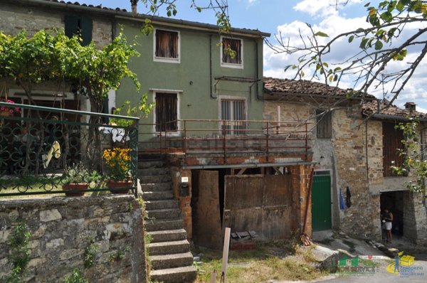 casa indipendente in vendita a Neviano degli Arduini in zona Monte