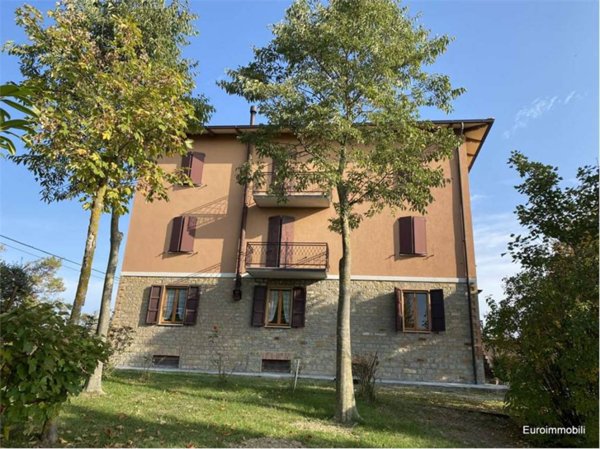 casa indipendente in vendita a Neviano degli Arduini in zona Piazza