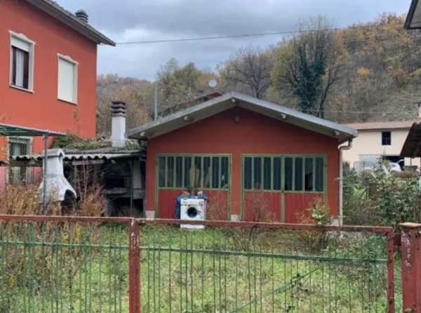 casa indipendente in vendita a Neviano degli Arduini in zona Piazza