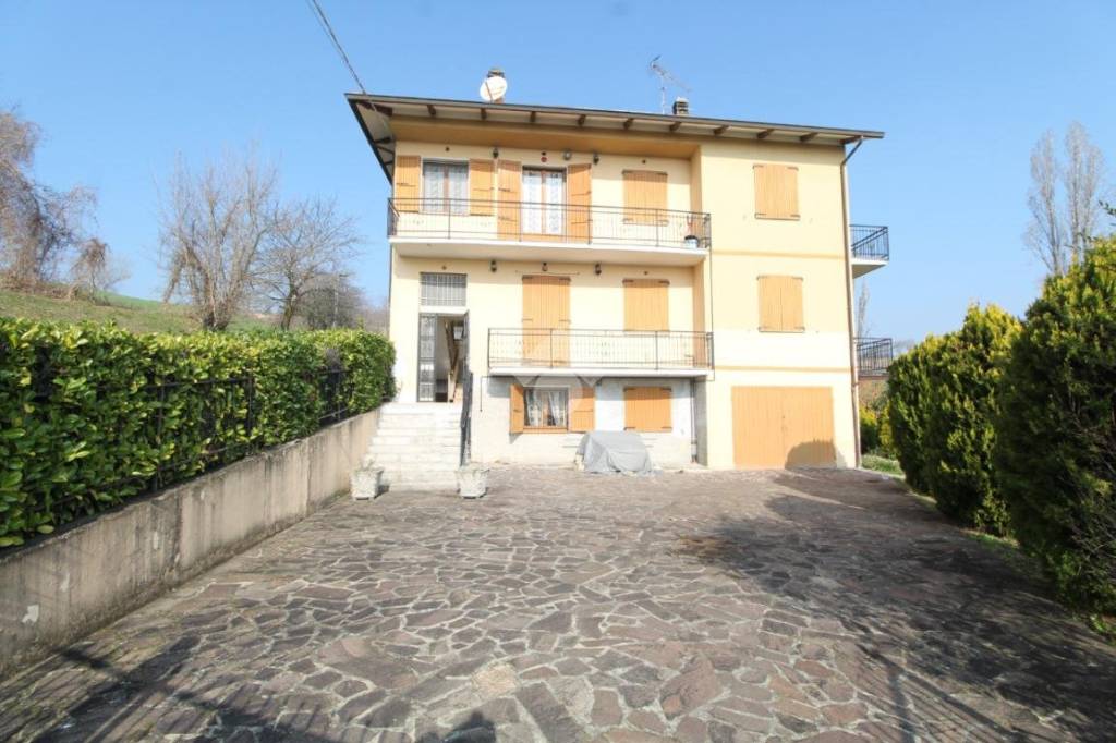 casa indipendente in vendita a Neviano degli Arduini in zona Urzano