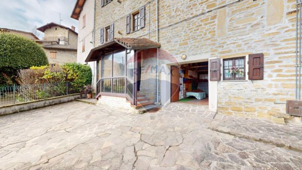 appartamento in vendita a Neviano degli Arduini in zona Scurano