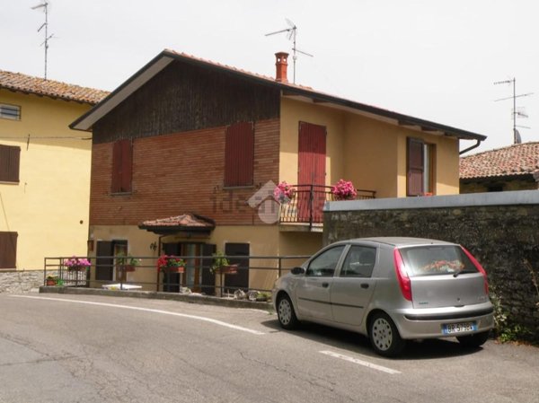 casa indipendente in vendita a Neviano degli Arduini in zona Lupazzano