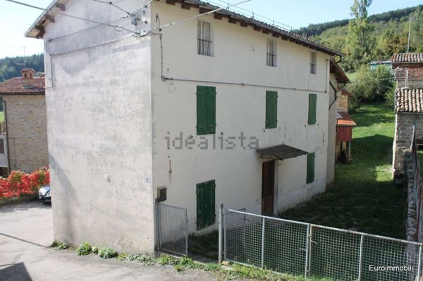 casa indipendente in vendita a Neviano degli Arduini in zona Scurano