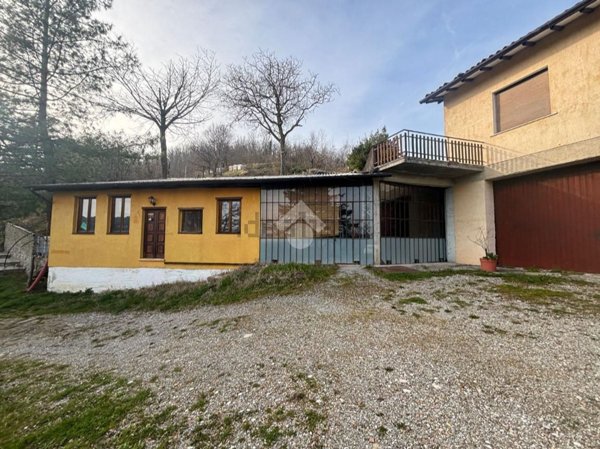 appartamento in vendita a Neviano degli Arduini in zona Scurano