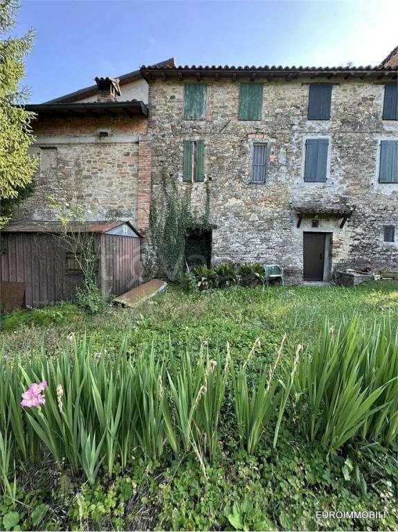 casa indipendente in vendita a Neviano degli Arduini in zona Piazza