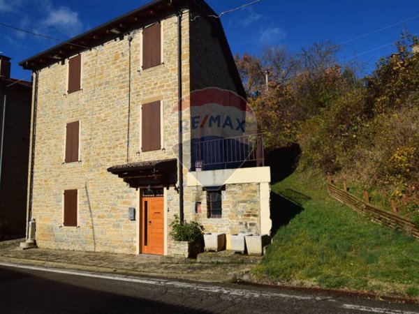 casa indipendente in vendita a Neviano degli Arduini in zona Scurano