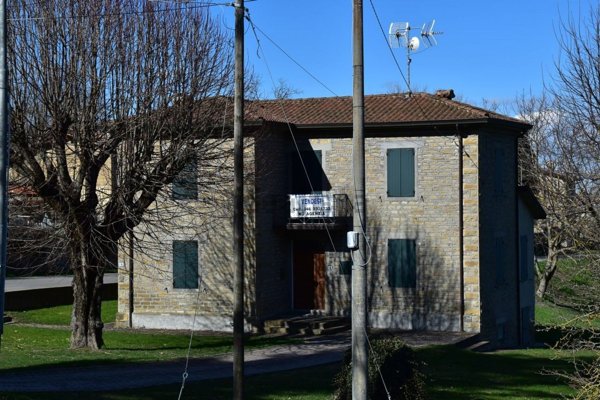 pentavano in vendita a Neviano degli Arduini in zona Ariolla