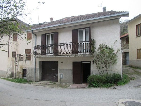 appartamento in vendita a Neviano degli Arduini in zona Vezzano