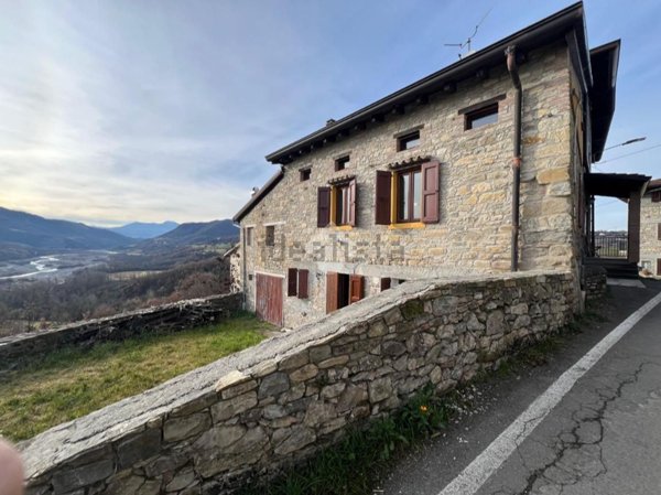 appartamento in vendita a Neviano degli Arduini in zona Cedogno