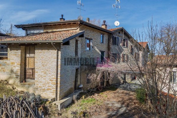 casa semindipendente in vendita a Neviano degli Arduini in zona Sasso