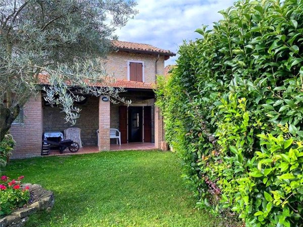 casa indipendente in vendita a Neviano degli Arduini in zona Scurano