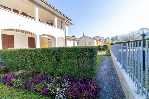 appartamento in vendita a Neviano degli Arduini in zona Scurano