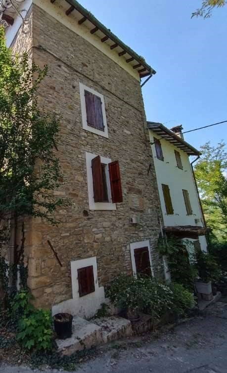 casa indipendente in vendita a Neviano degli Arduini in zona Piazza