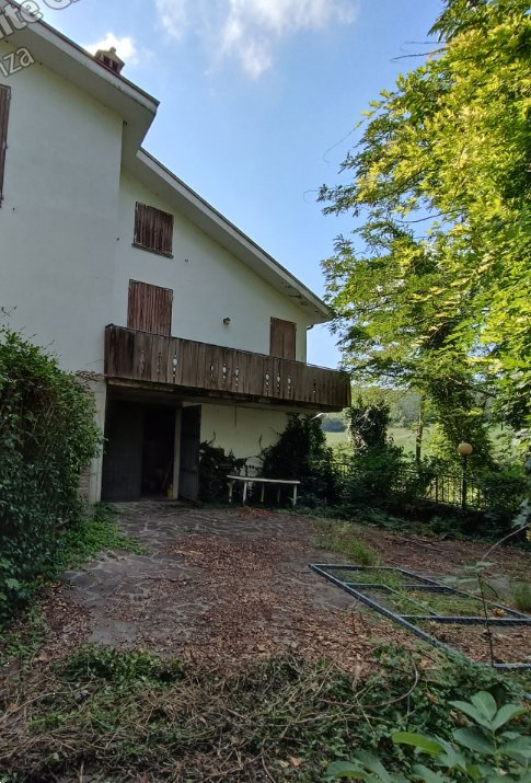 casa indipendente in vendita a Neviano degli Arduini in zona Piazza