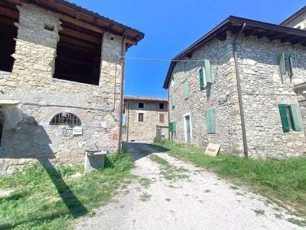 casa indipendente in vendita a Neviano degli Arduini in zona Cedogno