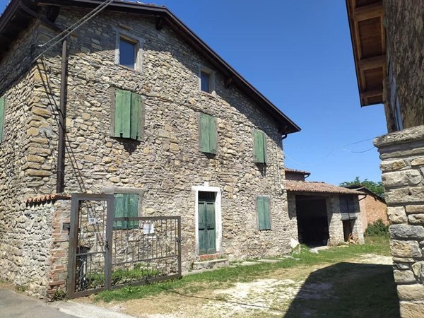 casa indipendente in vendita a Neviano degli Arduini in zona Piazza