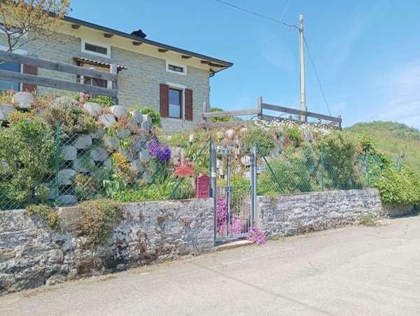 casa indipendente in vendita a Neviano degli Arduini in zona Scurano