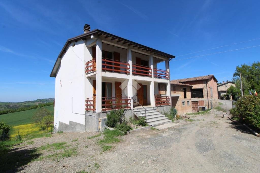 casa indipendente in vendita a Neviano degli Arduini in zona Lodrignano