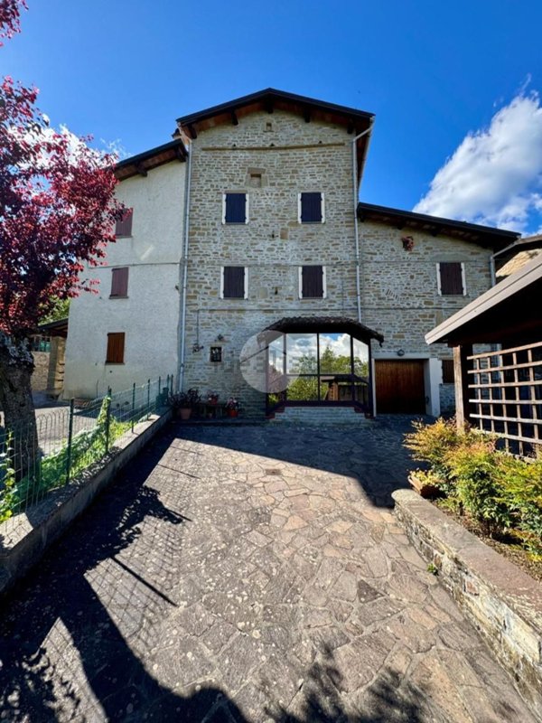 appartamento in vendita a Neviano degli Arduini in zona Scurano