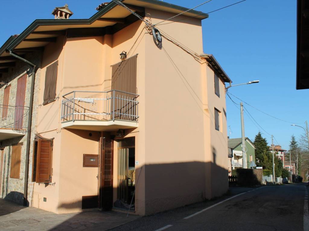 casa indipendente in vendita a Neviano degli Arduini in zona Bazzano