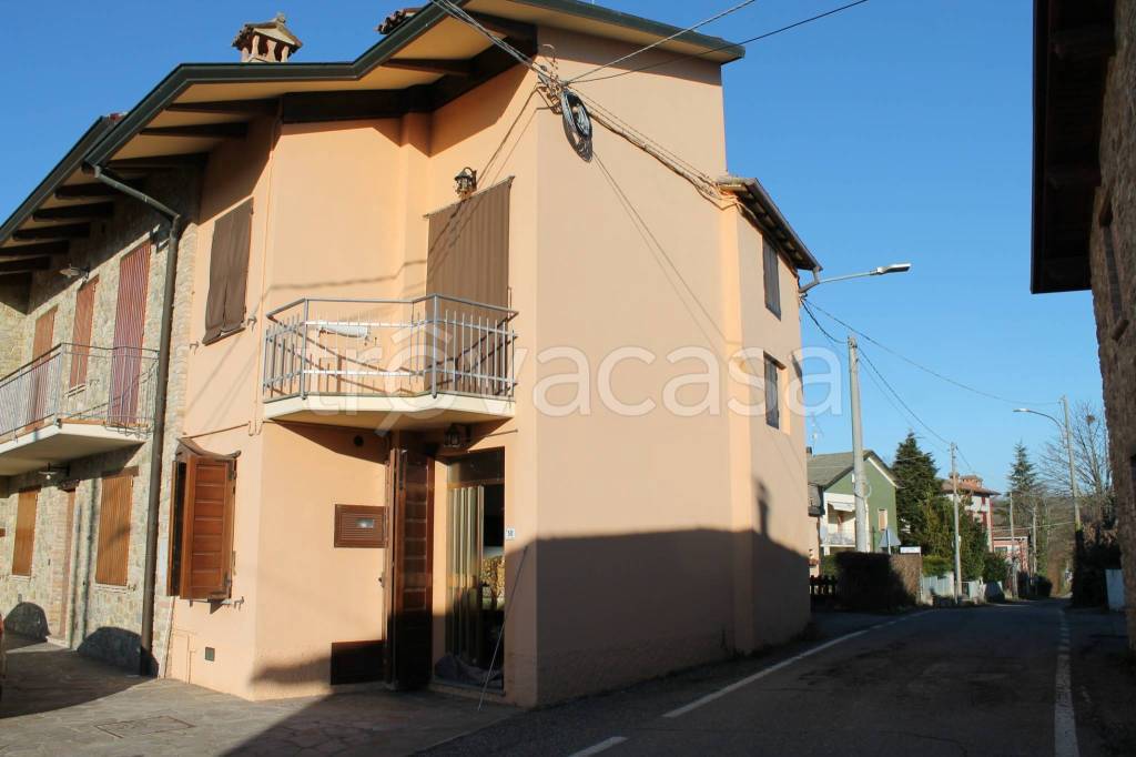 casa indipendente in vendita a Neviano degli Arduini in zona Bazzano