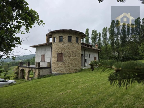 casa indipendente in vendita a Neviano degli Arduini in zona Scurano