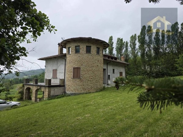 casa indipendente in vendita a Neviano degli Arduini in zona Scurano