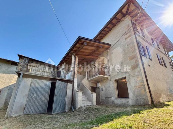 casa indipendente in vendita a Neviano degli Arduini in zona Vezzano