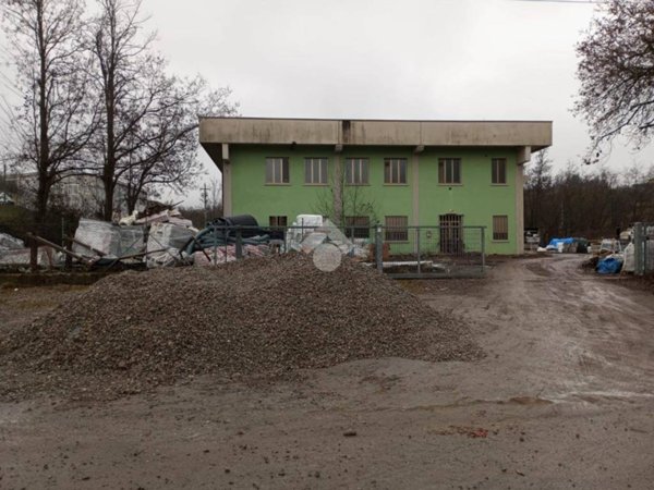 locale commerciale in vendita a Neviano degli Arduini in zona Provazzano