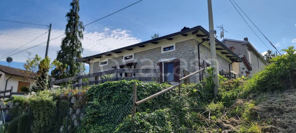 casa indipendente in vendita a Neviano degli Arduini in zona Scurano