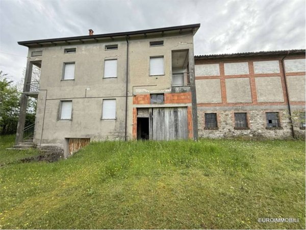 casa indipendente in vendita a Neviano degli Arduini in zona Bazzano