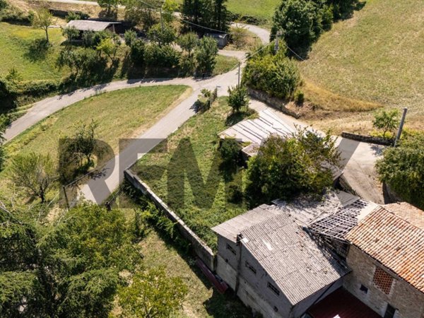 casa indipendente in vendita a Neviano degli Arduini in zona Scurano