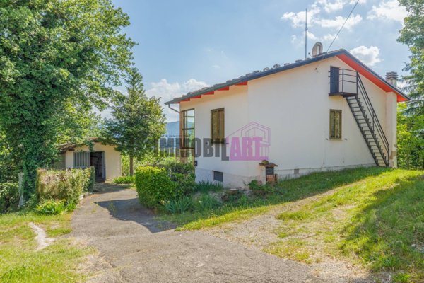 casa indipendente in vendita a Neviano degli Arduini in zona Cedogno