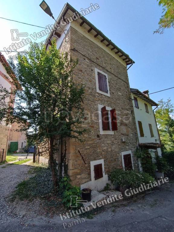 casa indipendente in vendita a Neviano degli Arduini in zona Paderna