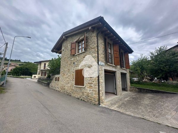 casa indipendente in vendita a Neviano degli Arduini in zona Ariolla
