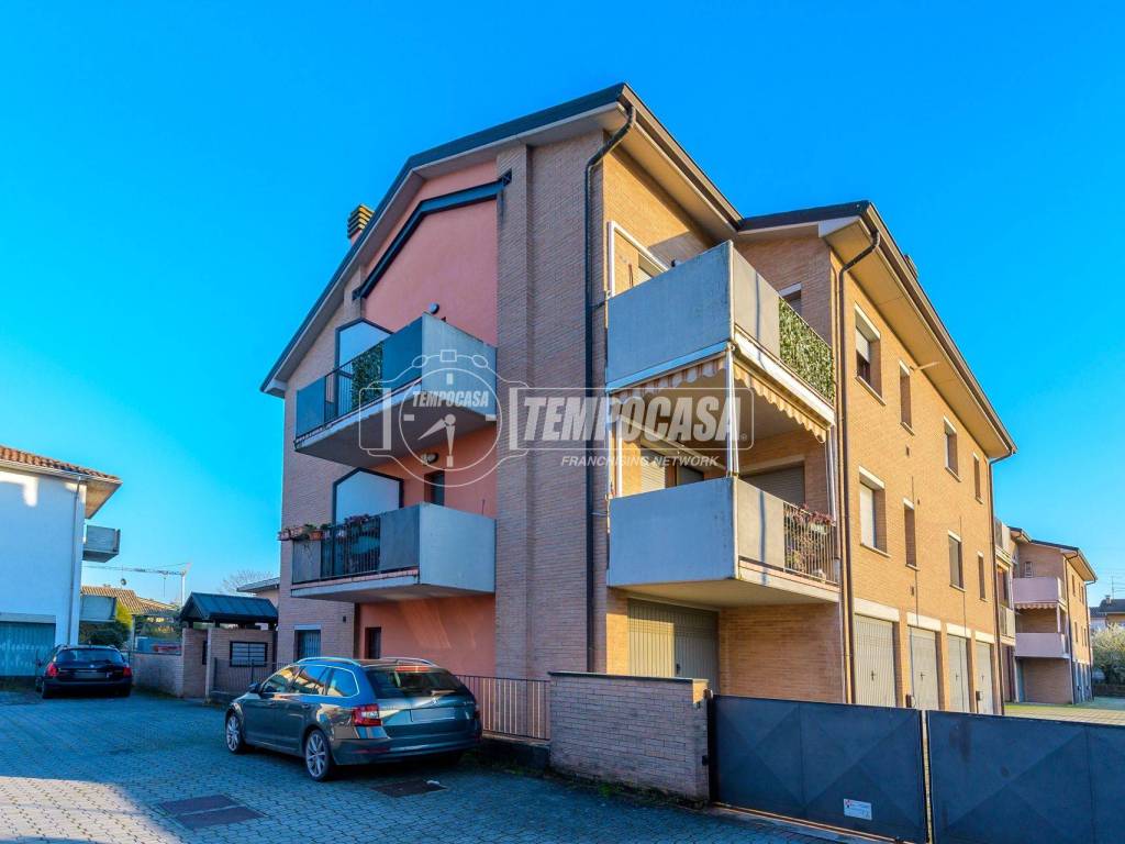 appartamento in vendita a Noceto in zona Ponte Taro