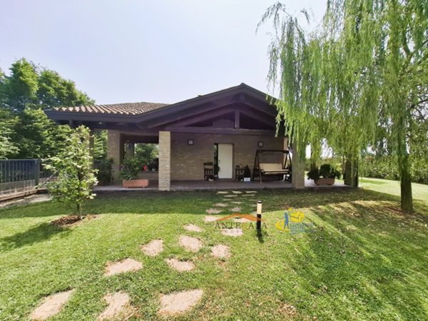 casa indipendente in vendita a Noceto in zona Borghetto