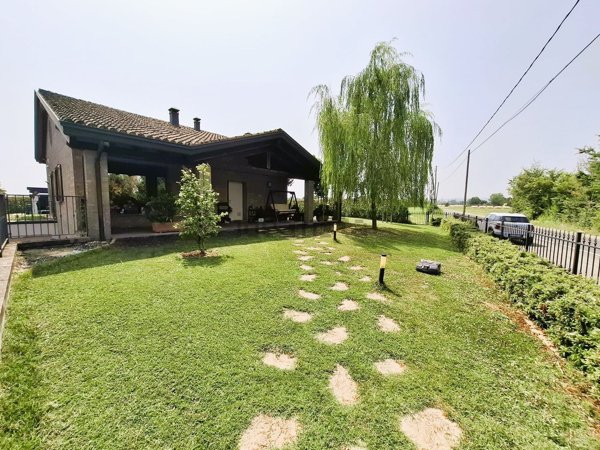 casa indipendente in vendita a Noceto in zona Borghetto