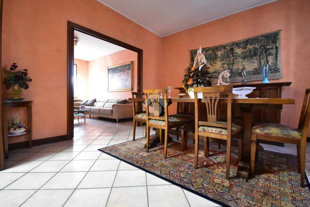 appartamento in vendita a Noceto in zona Ponte Taro