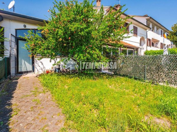 appartamento in vendita a Noceto in zona Ponte Taro